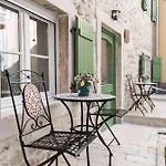 10 Heritage Rooms